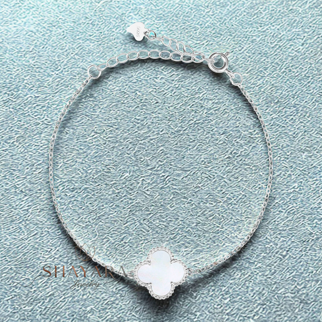 🌸 "צמיד Clover Charm – קמע של סטייל ומזל"