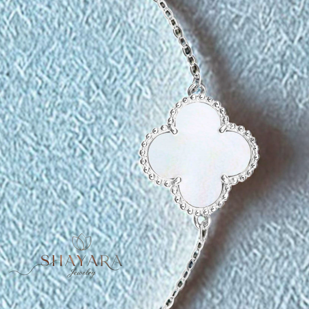 🌸 "צמיד Clover Charm – קמע של סטייל ומזל"