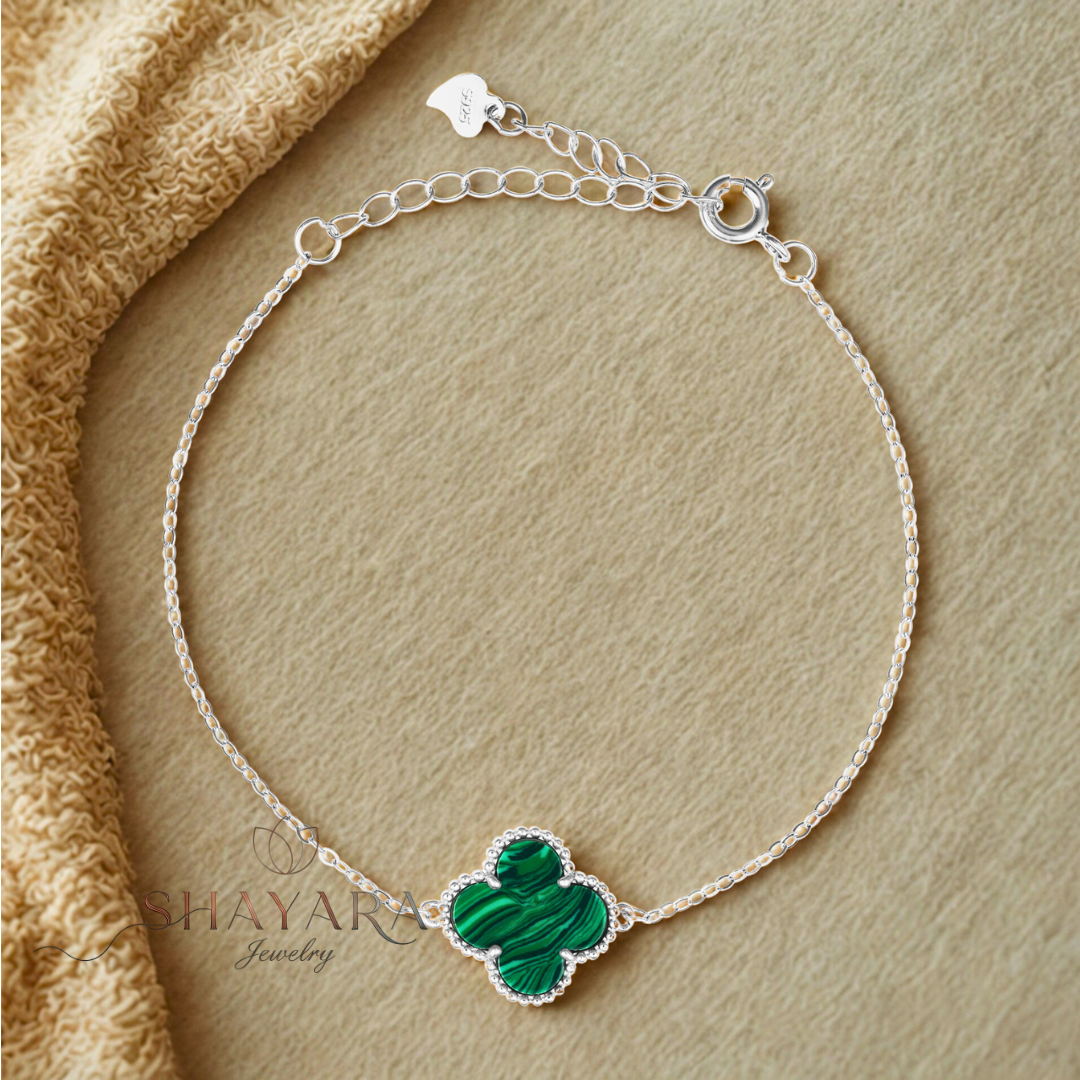 🌸 "צמיד Clover Charm – קמע של סטייל ומזל"