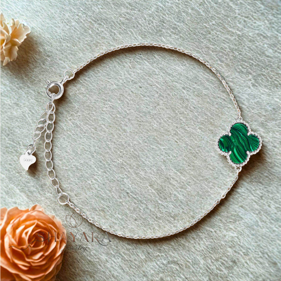 🌸 "צמיד Clover Charm – קמע של סטייל ומזל"